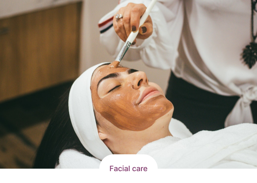 Application d'un masque lors d'un soin du visage